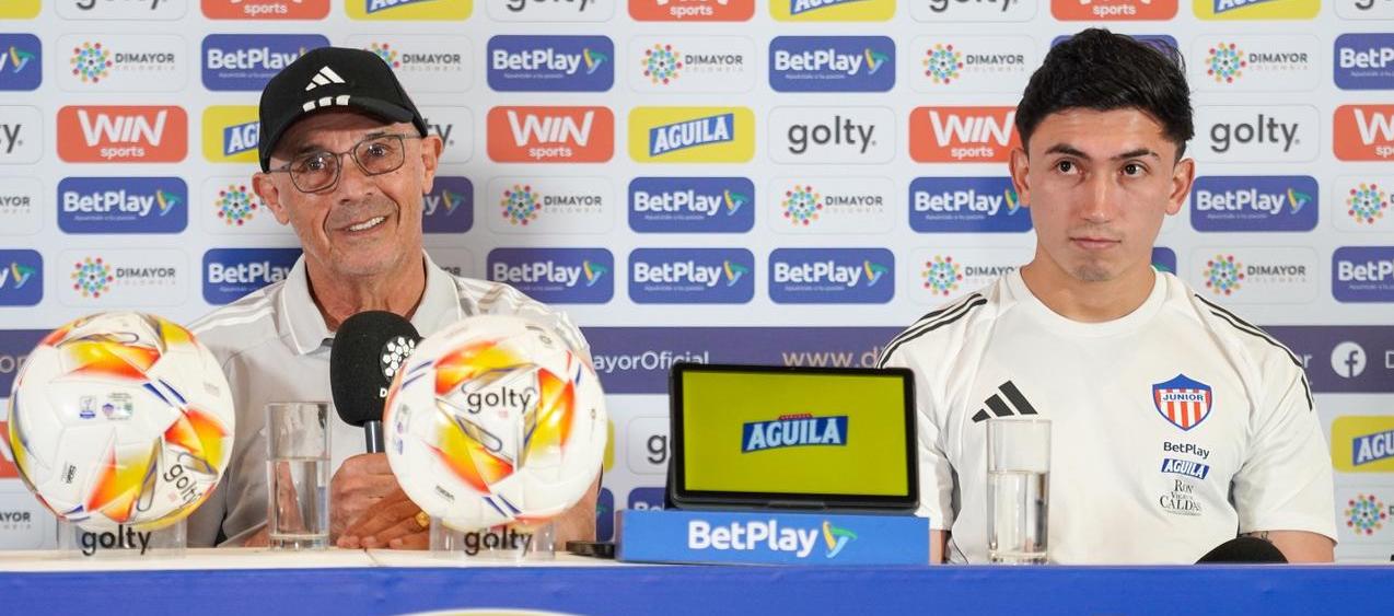 El técnico Alfredo Arias y el capitán de Junior Fabián Ángel
