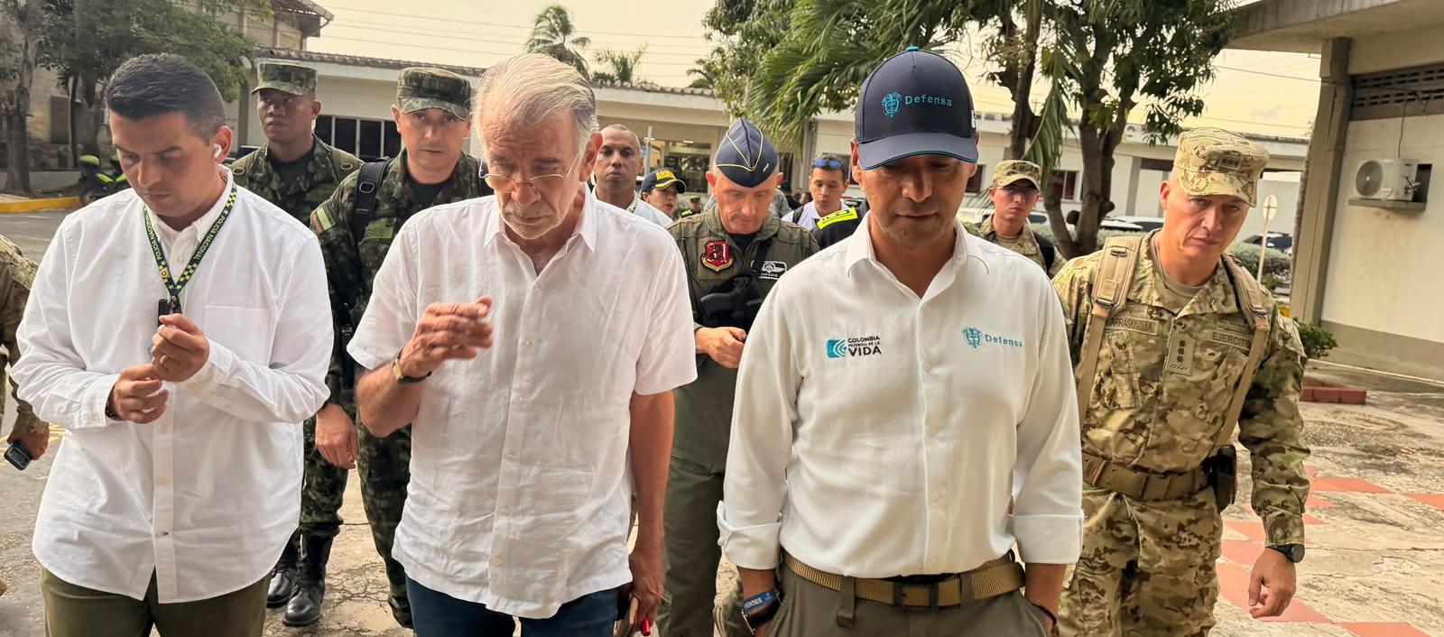 El Gobernador Eduardo Verano y el ministro de Defensa, Pedro Sánchez. 