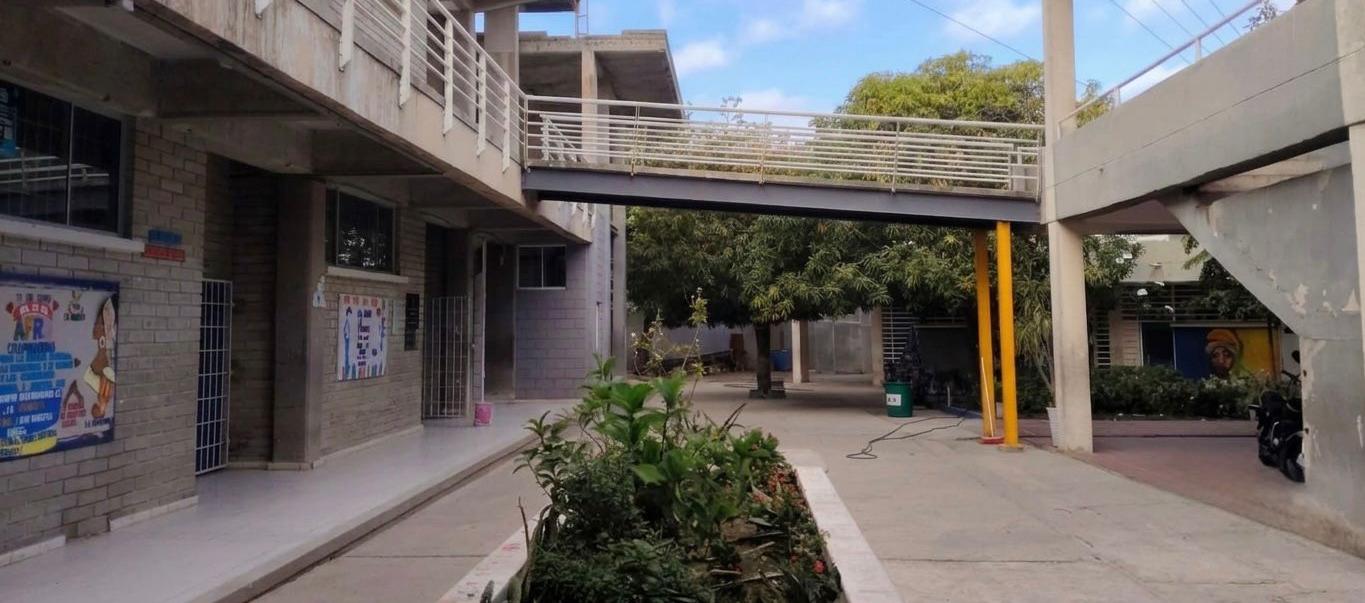 El lugar de la Institución Educativa Distrital Denis Herrera De Villa donde ocurrió la pelea.