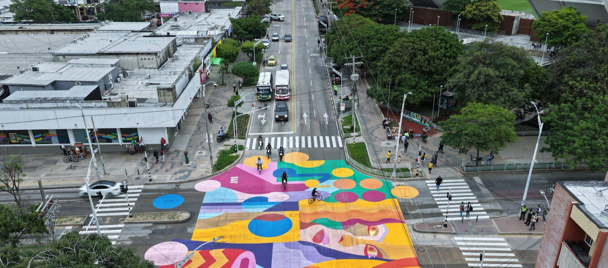 La calle 72 con el mural en homenaje a Shakira.