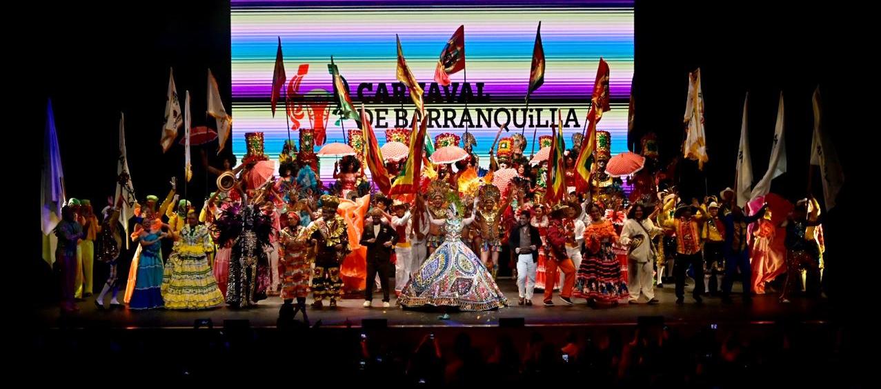 La muestra artística contó con la participación de 120 hacedores de la fiesta.