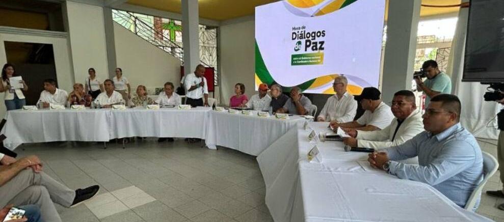 Mesa de diálogos entre Gobierno y la Coordinadora Nacional Ejército Bolivariano 