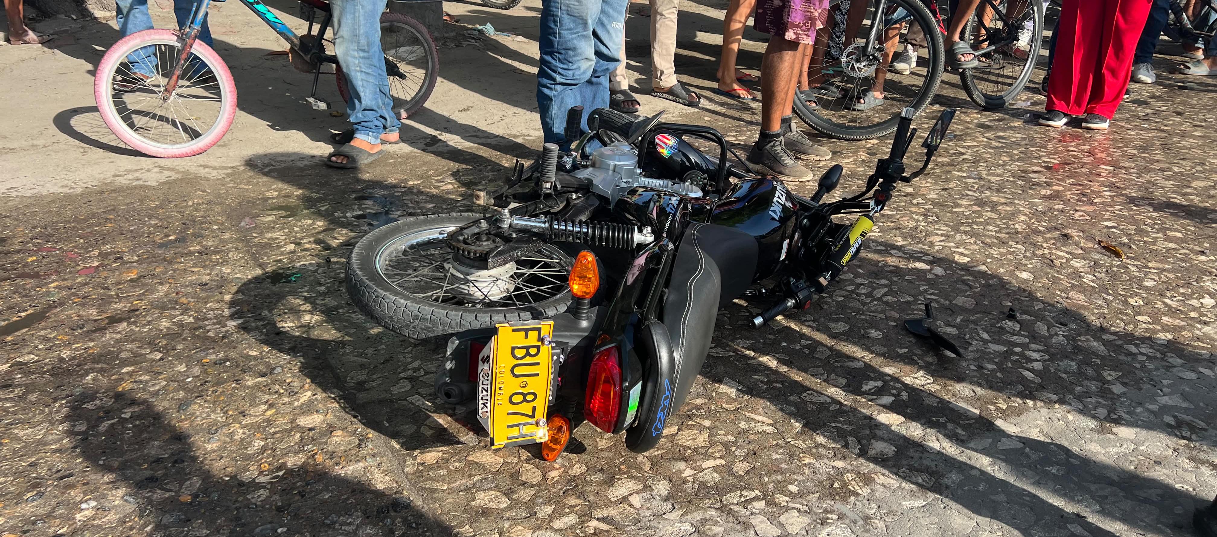 Muere motociclista al ser arrollado por buseta en el barrio El Porvenir, en Soledad 