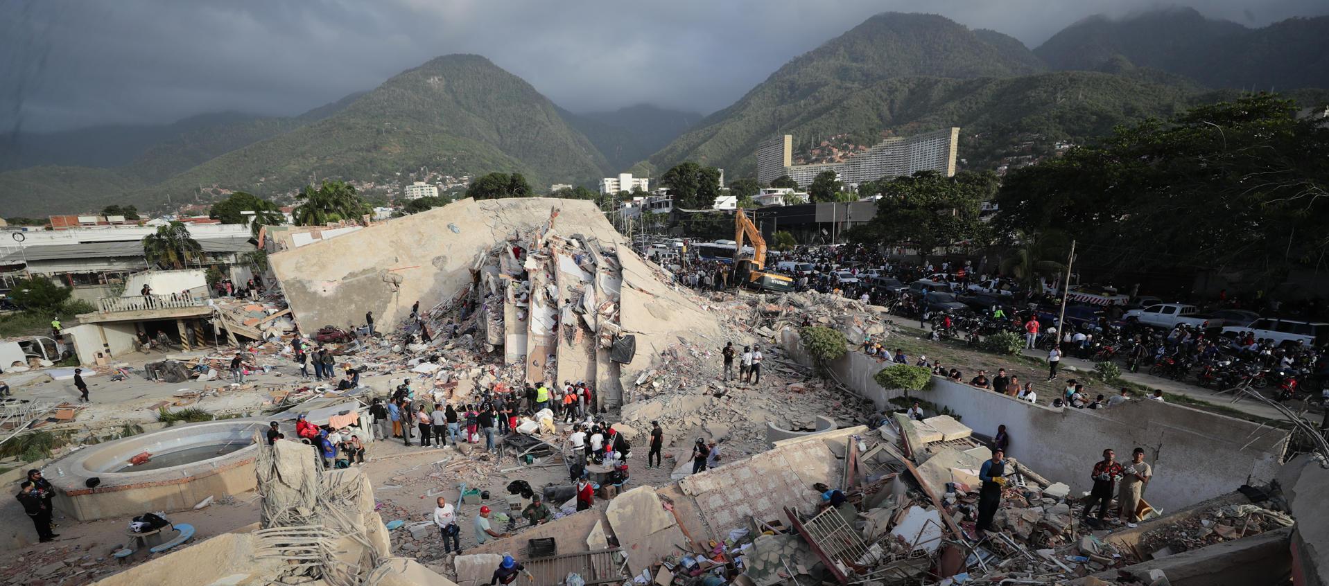 Operaciones de rescate en La Guaira, tras los terremotos. 