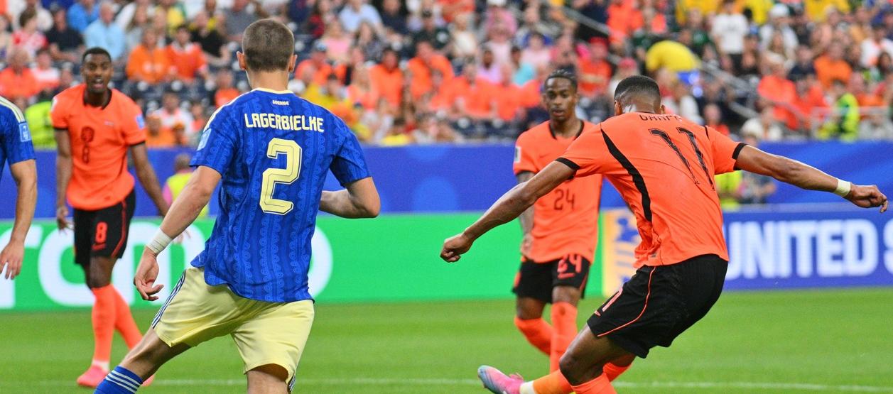 Momento de uno de los goles de Cody Gakpo.