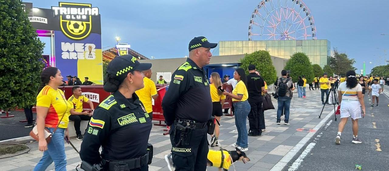 Policía en el Malecón.