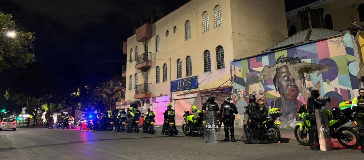 La Policía restableciendo el orden en las calles de Cali. 