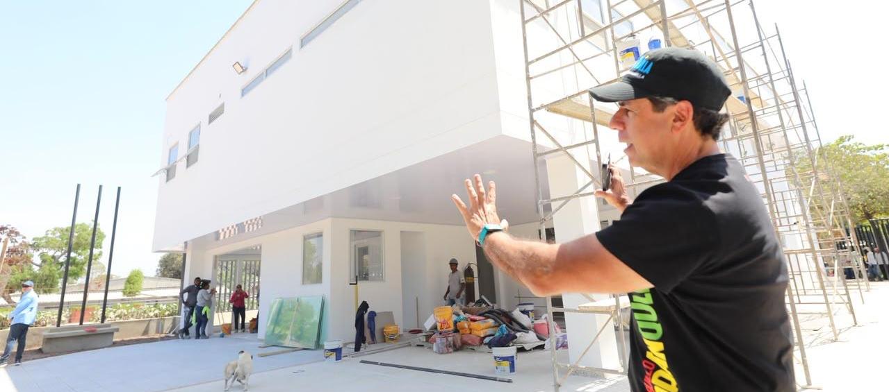 Alcalde Alejandro Char durante la inspección de las obras. 