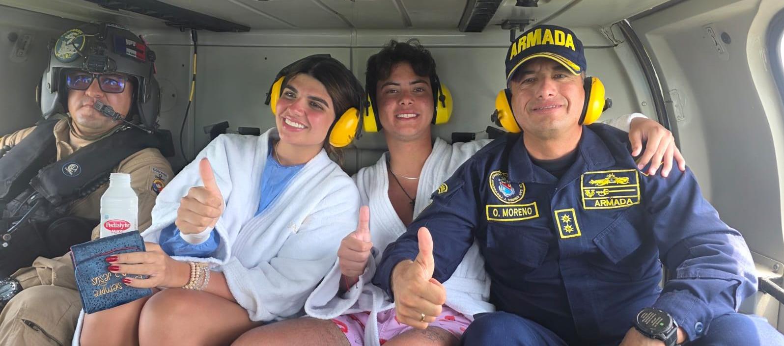 Los dos jóvenes rescatados por la Armada. 