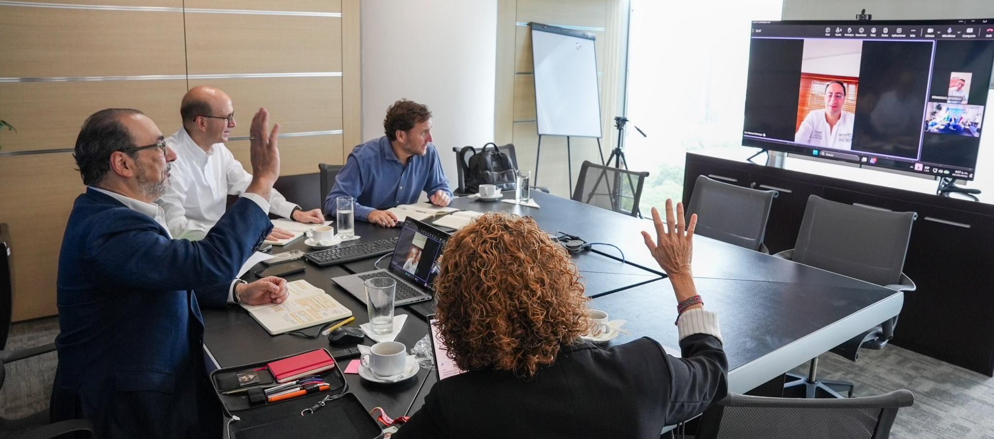 Reunión del presidente del CAF con José Manuel Restrepo.