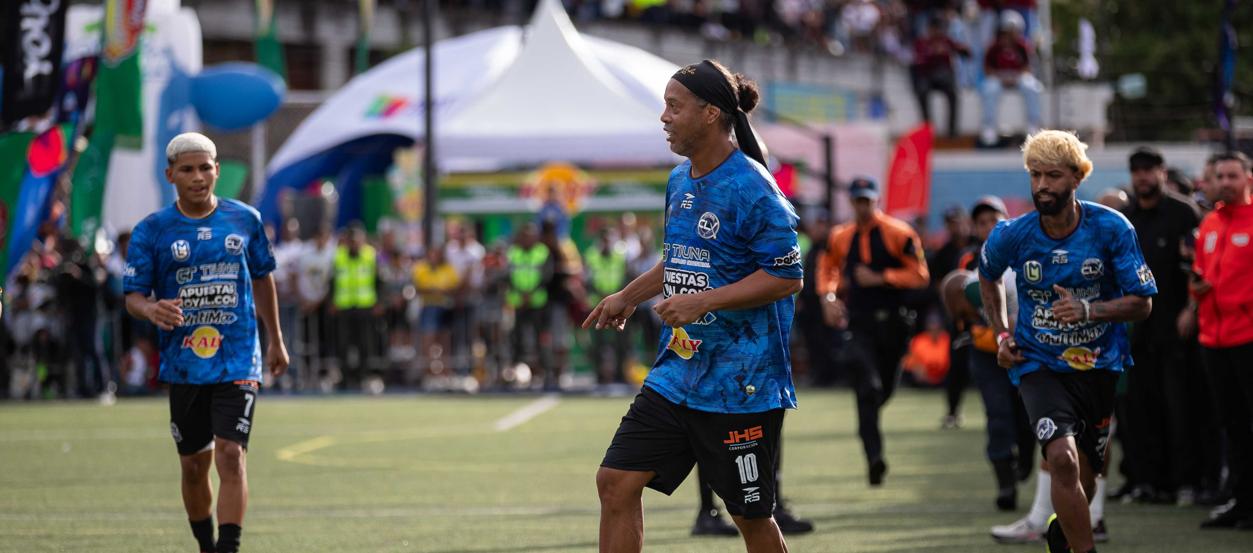 Ronaldinho durante el partido.