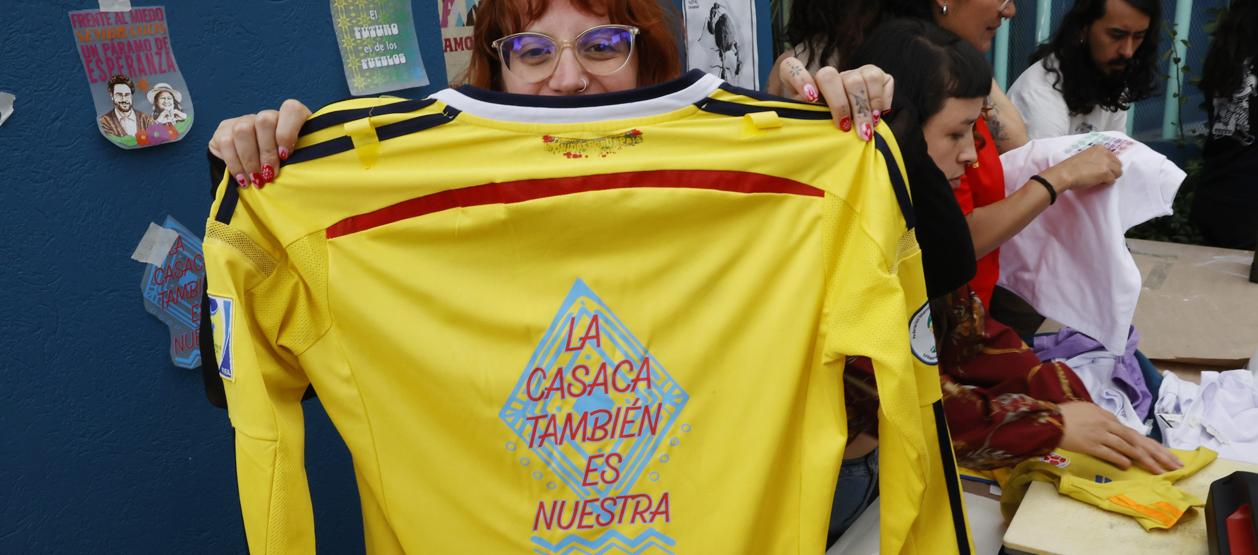 Una de las camisetas estampada.