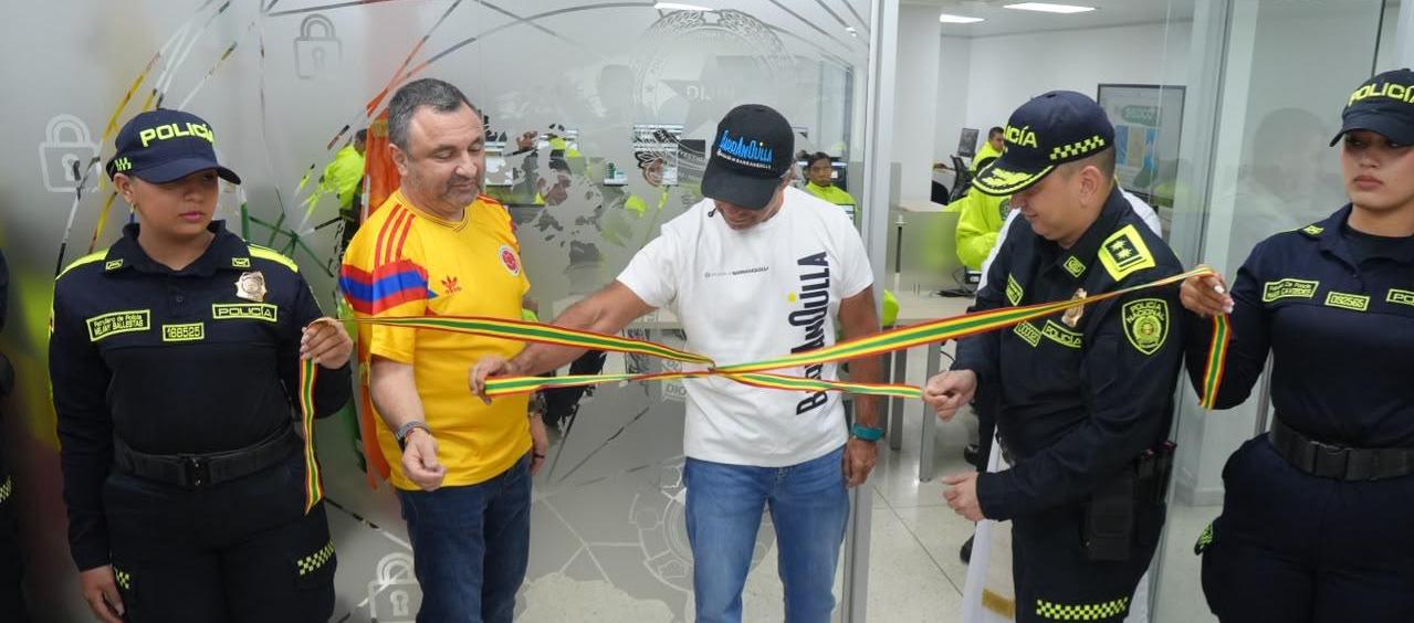 El alcalde Alejandro Char inaugurando el Centro Local de Análisis Criminal. 