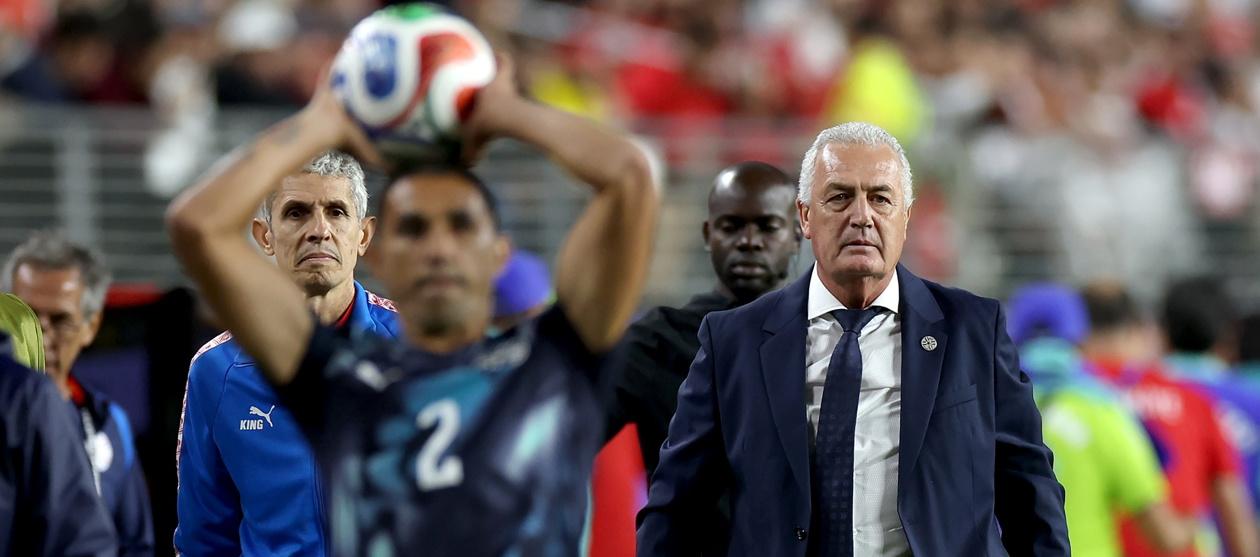 Gustavo Alfaro, entrenador de Paraguay, durante el partido contra Turquía. 