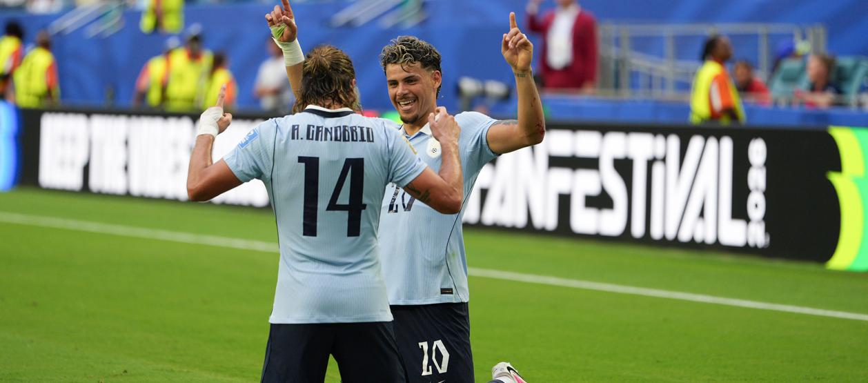 Agustín Canobbio y Maxi Araújo, autores de los goles de Uruguay ante Cabo Verde. 