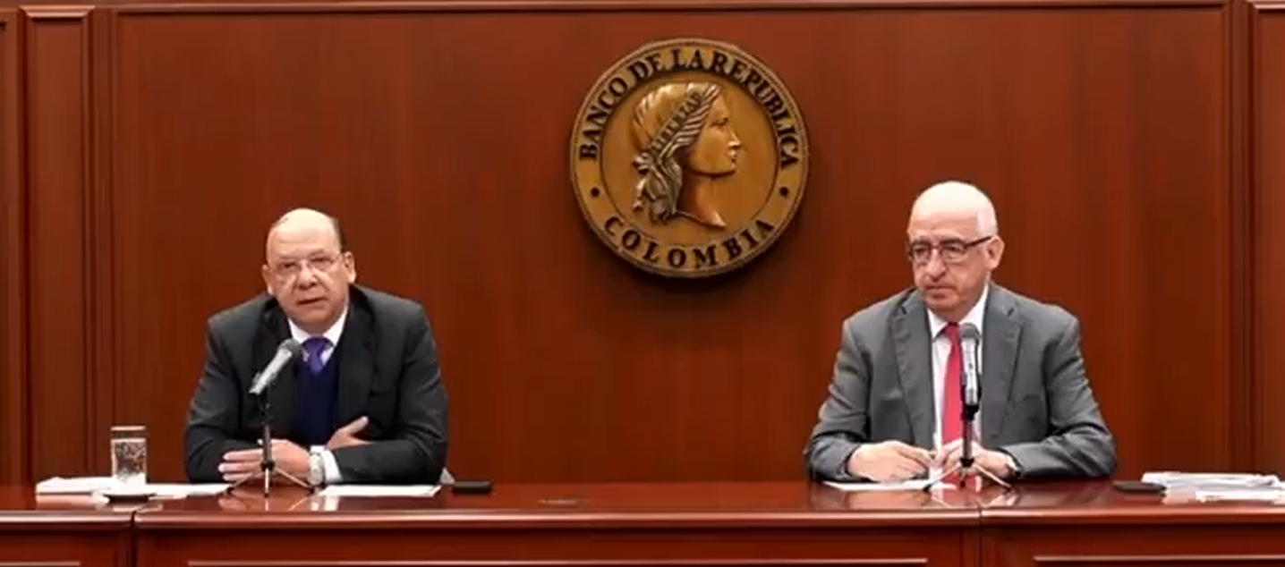 (Izq. a Der.) Germán Ávila, ministro de Hacienda, y  Leonardo Villar, gerente del Banrepública.