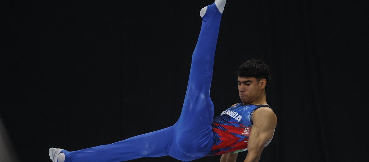 El colombiano Ángel Barajas durante su actuación en la prueba de aparatos.
