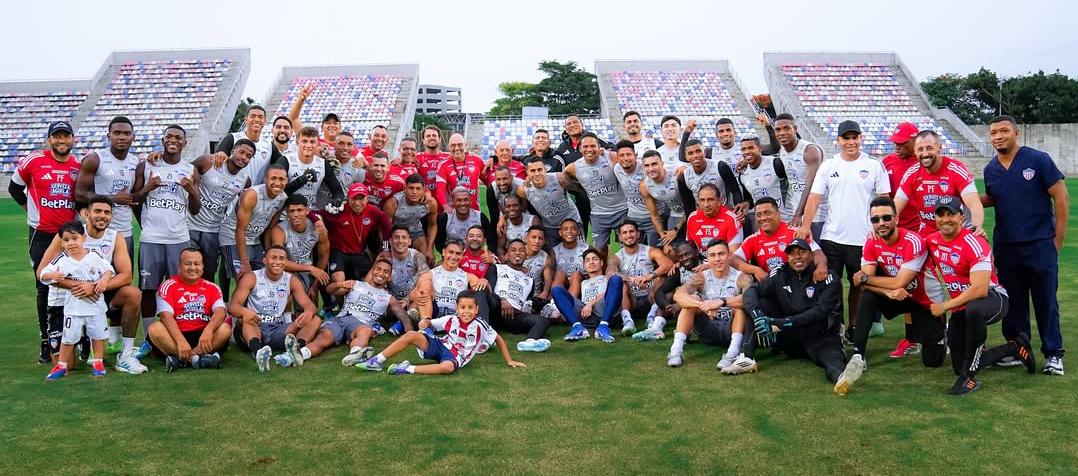 Una postal de Junior en su última práctica en el Romelio Martínez. 