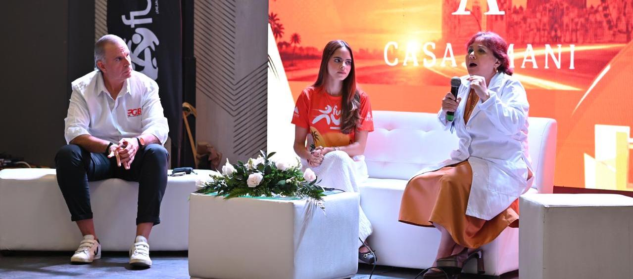 Edgardo Pantoja, Salwa Maloof, directora de Fulamic, y Silvia Salva durante la presentación de la carrera.