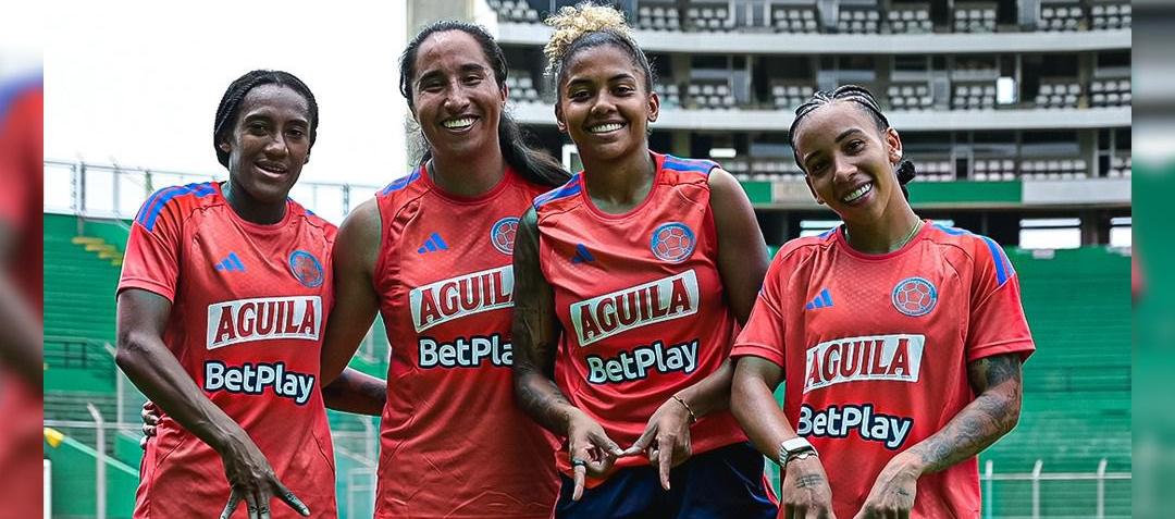 Daniela Caracas, Mayra Ramírez, Jorelyn Carabalí y Wendy Bonilla, integrantes de la Selección Colombia femenina.