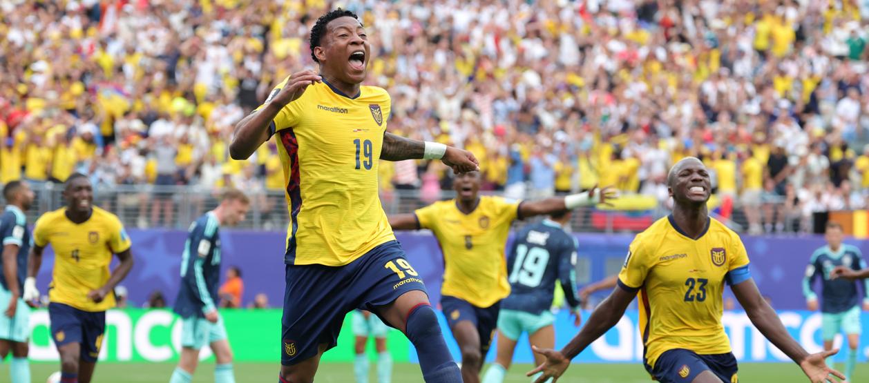 La celebración de Gonzalo Plata tras marcar el gol de la victoria ecuatoriana.