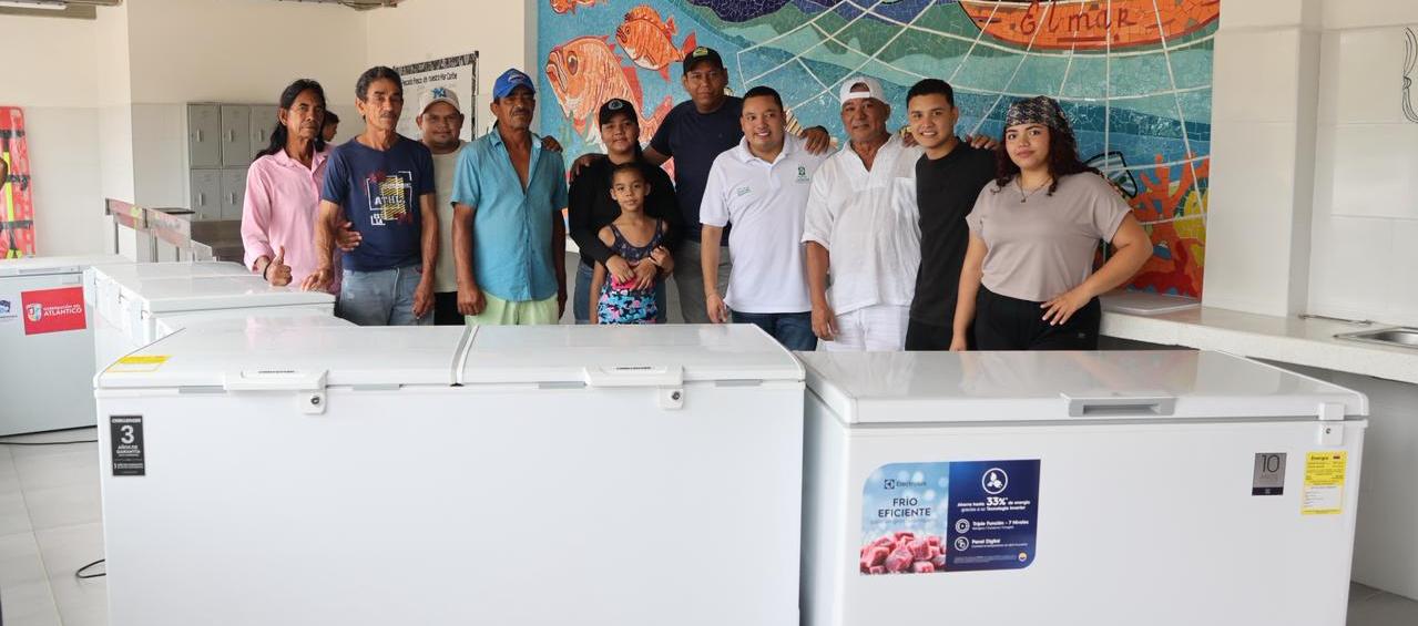 Beneficiarios con los enfriadores. 