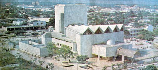 Teatro Amira de la Rosa.