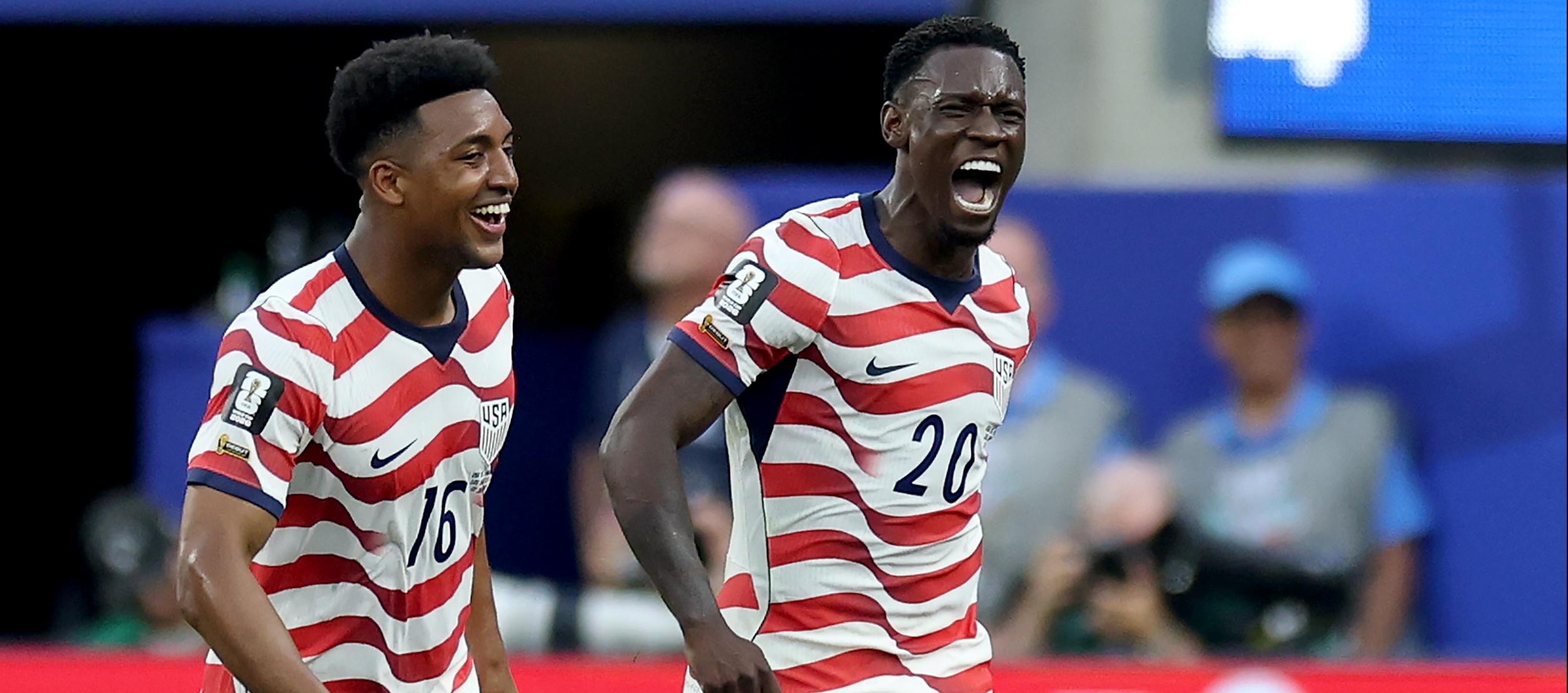 Alex Freeman y Folarin Balogun, jugadores de la selección de Estados Unidos. 