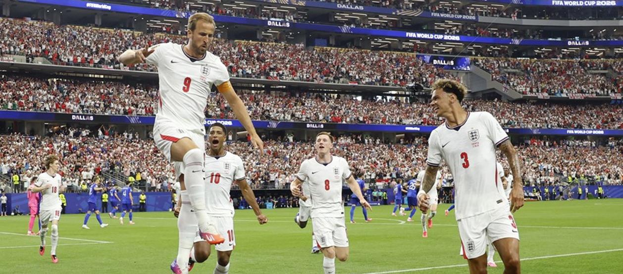 Harry Kane celebra tras marcar, de penalti, el primer gol de Inglaterra.