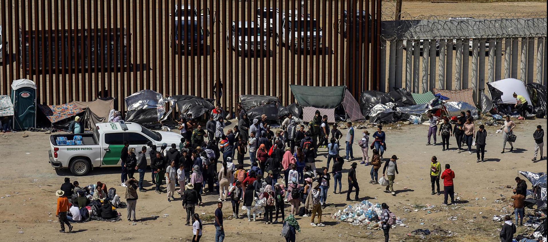 La detención de migrantes centroamericanos en EE.UU. y México cayó un 67 % frente a 2025