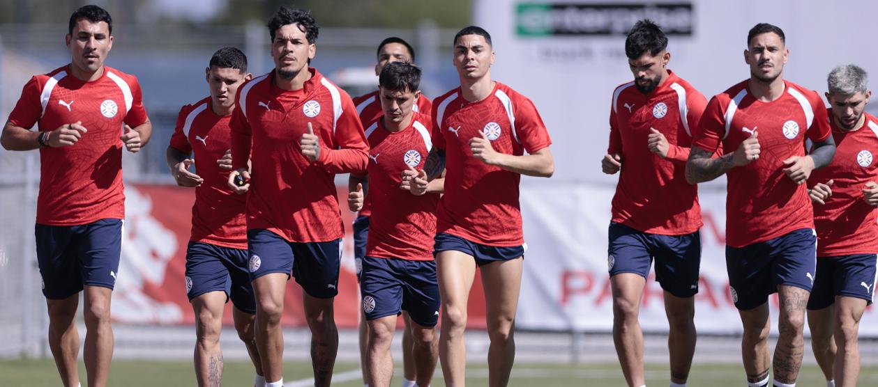 Integrantes de la selección paraguaya durante un entrenamiento. 