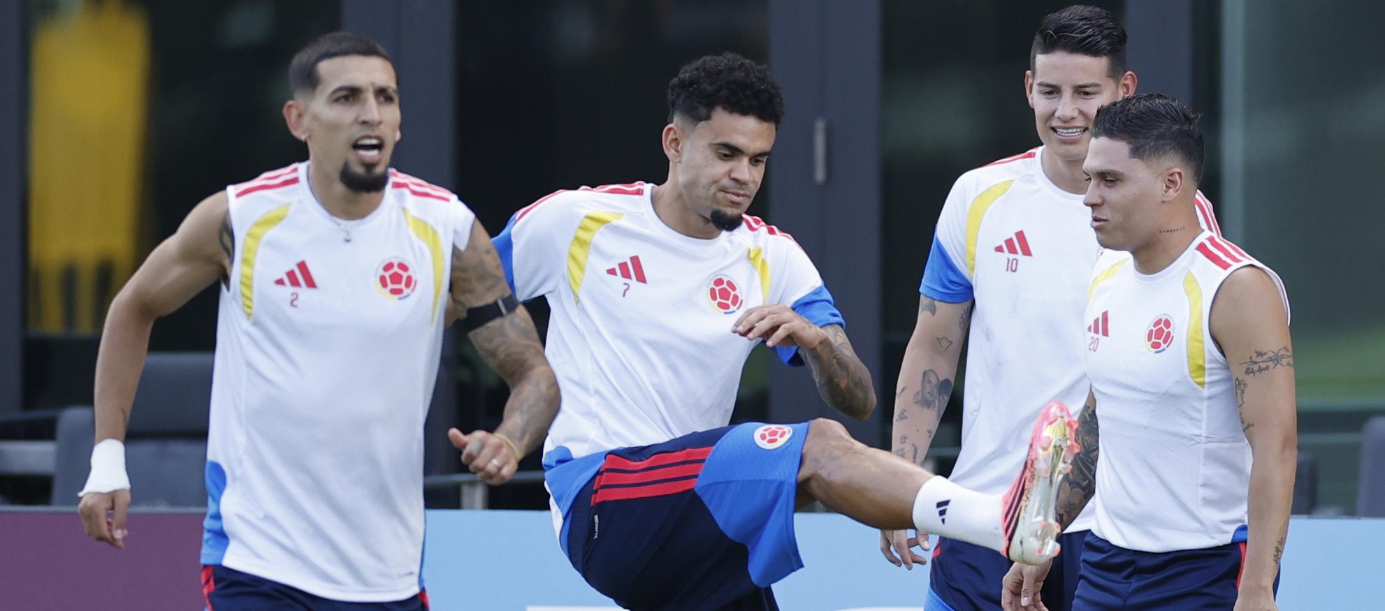 Daniel Muñoz, Luis Díaz, James Rodríguez y Juan Fernando Quintero, jugadores de la Selección Colombia. 