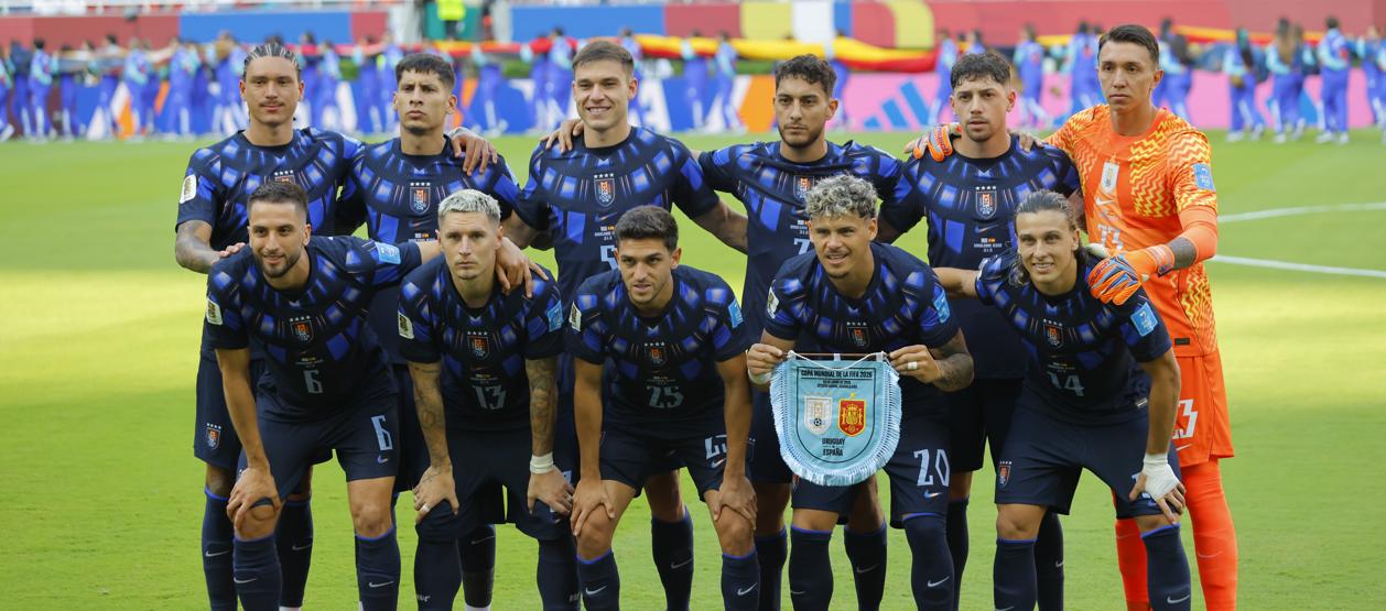 Formación de Uruguay que empezó el partido contra España. 