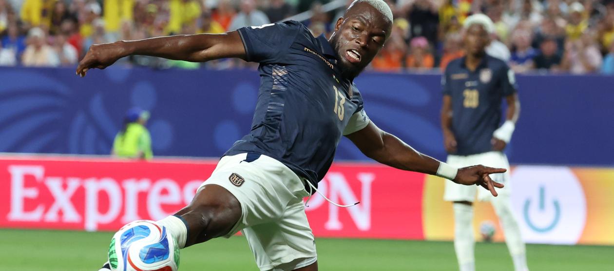 Enner Valencia, delantero de Ecuador, espera marcar gol contra Alemania.