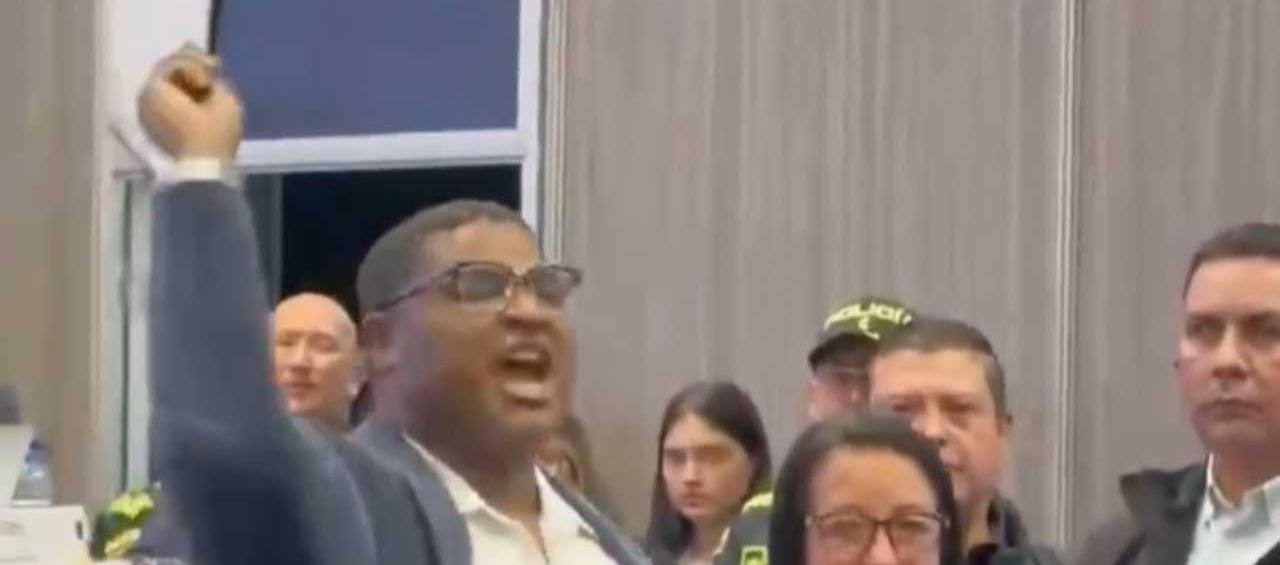 Oscar Benavides, represenante a la Cámara electo, en su reclamo al CNE.