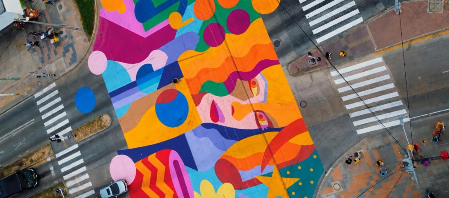 Una de las tres obras de arte urbano en la Avenida Shakira.