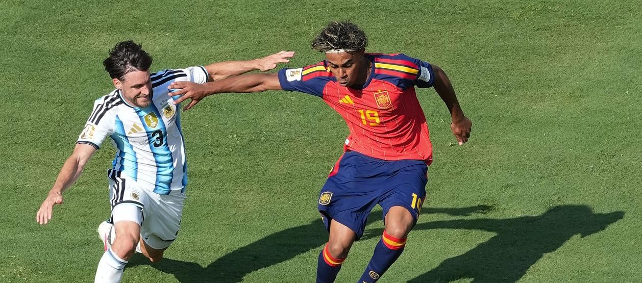 Nicolás Tagliafico y Lamine Yamal se enfrentaron el Mundial 2026. 