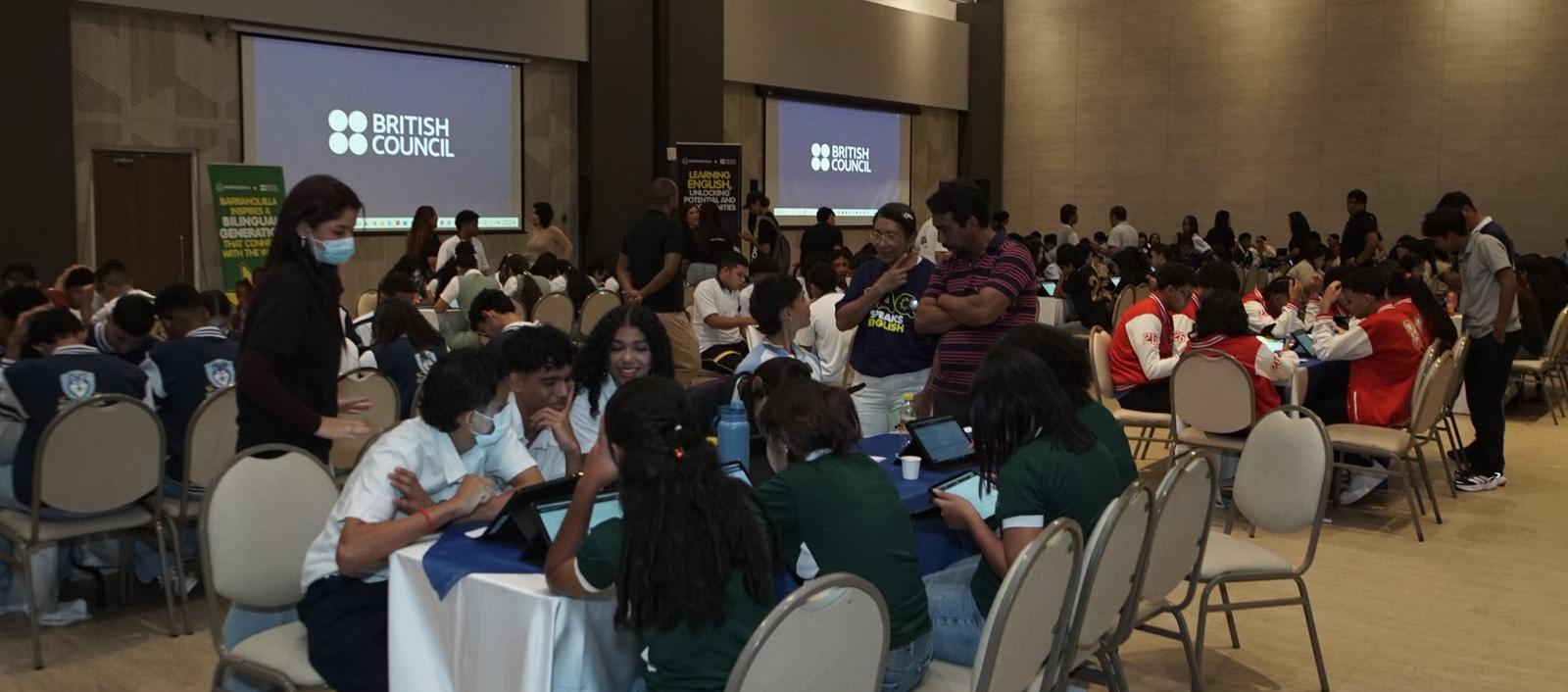 Los jóvenes enfrentaron diferentes desafíos académicos mediante el uso de tabletas y herramientas digitales.