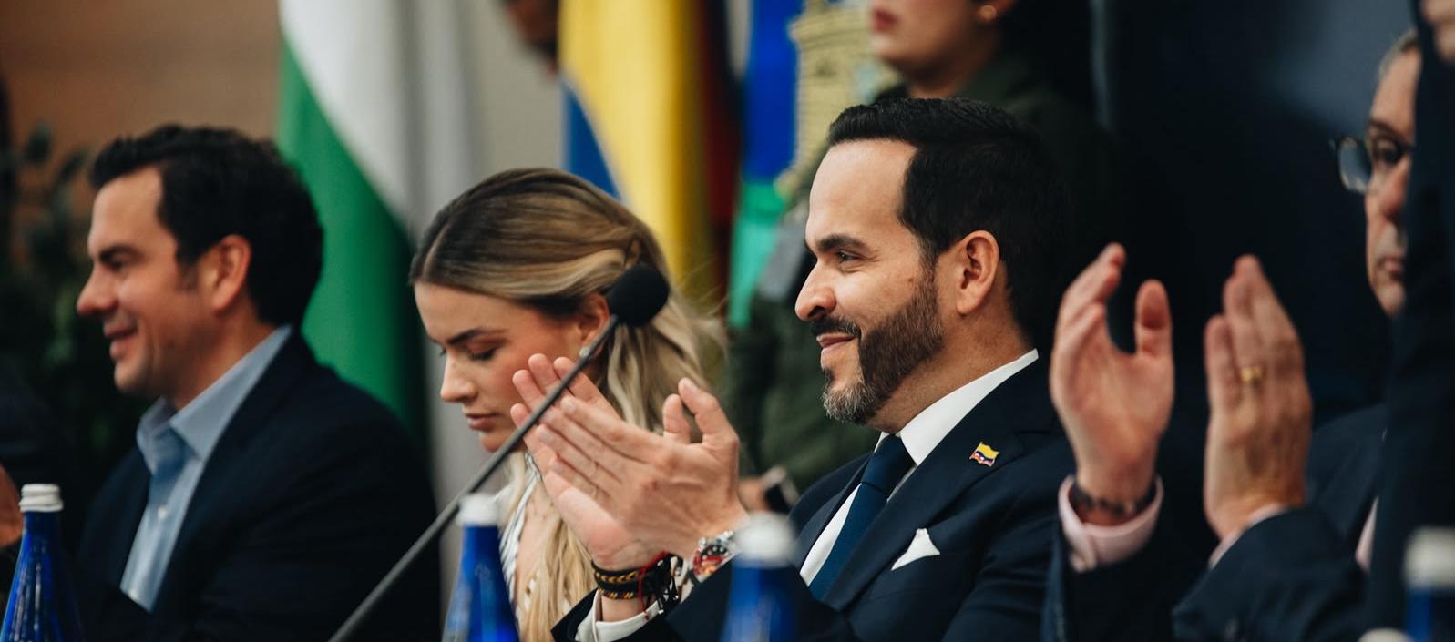 Abelardo De La Espriella en reunión con el alcalde de Medellín, 'Fico' Gutiérrez, y el gobernador de Antioquia, Andrés Julián Rendón.