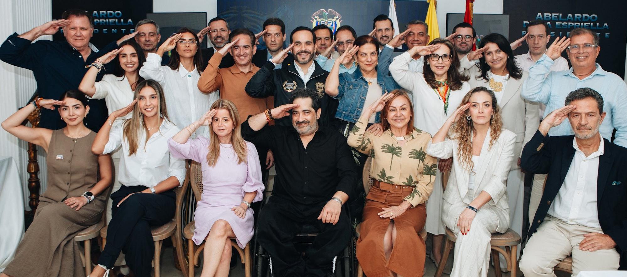 El Presidente electo Abelardo De La Espriella con su gabinete.