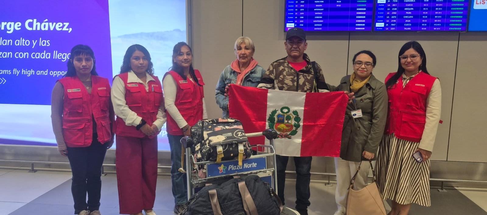 Los tres adultos mayores peruanos que resultaron afectados en los terremotos de Venezuela.
