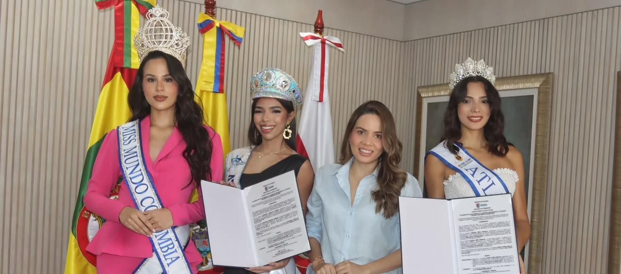 Lorangelly Monsalvo e Isabella Niño Morales, junto a la Secretaria de Cultura Verónica Cantillo y Andrea Romero, Miss Mundo Colombia 2025
