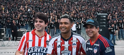 (Izq. a Der.) Alejandro Jr. Char; Teófilo Gutiérrez; Alejandro Char, alcalde de Barranquilla. 