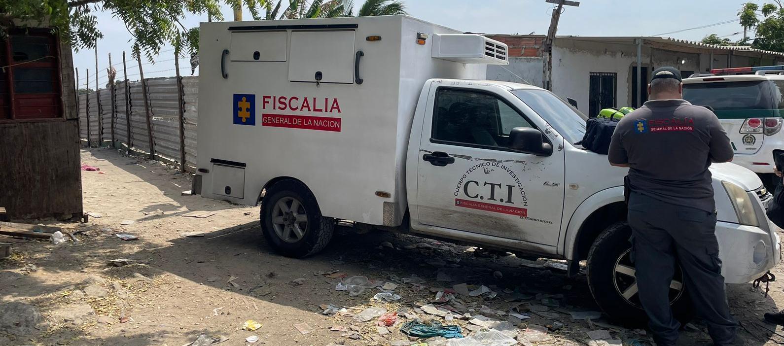 CTI de la Fiscalía en el lugar de los hechos de un homicidio en Barranquilla. 