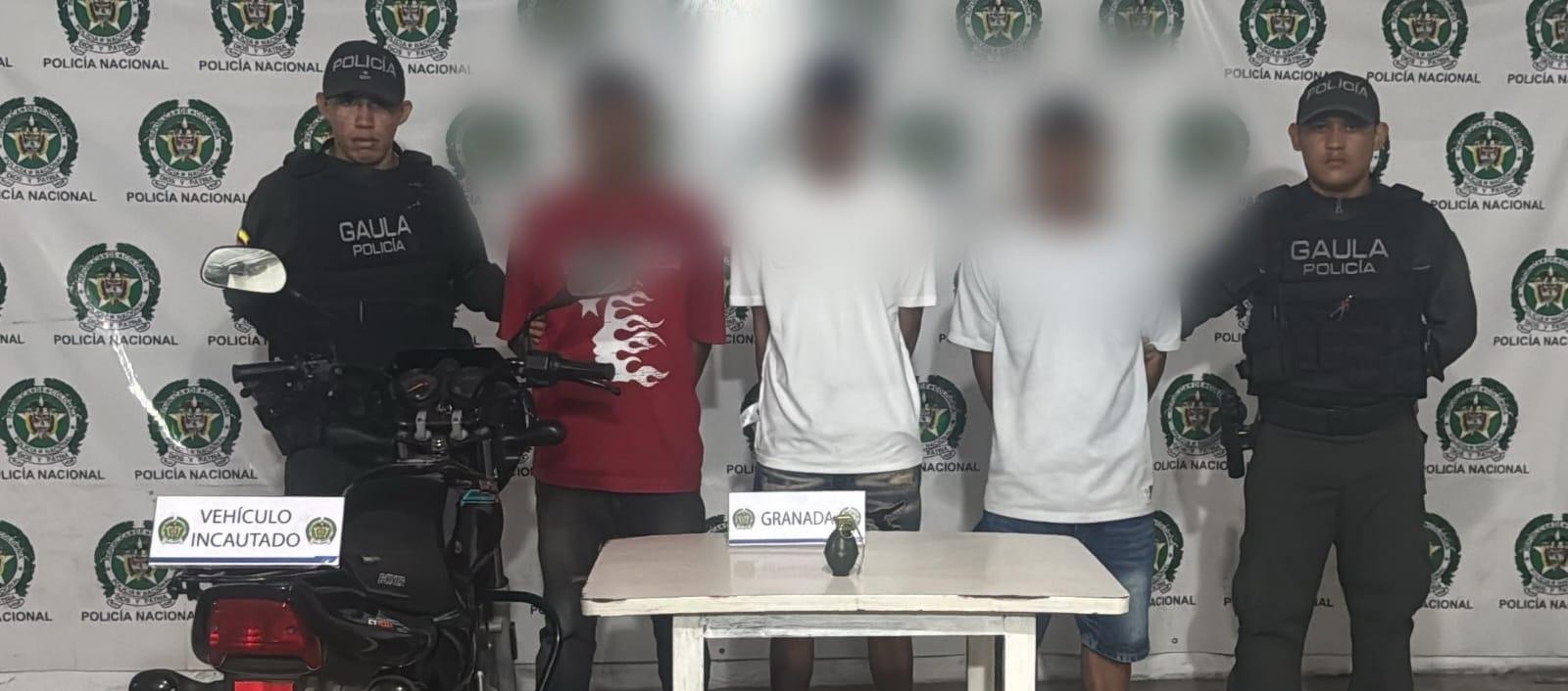 Tres de los ocho capturados en los operativos. 