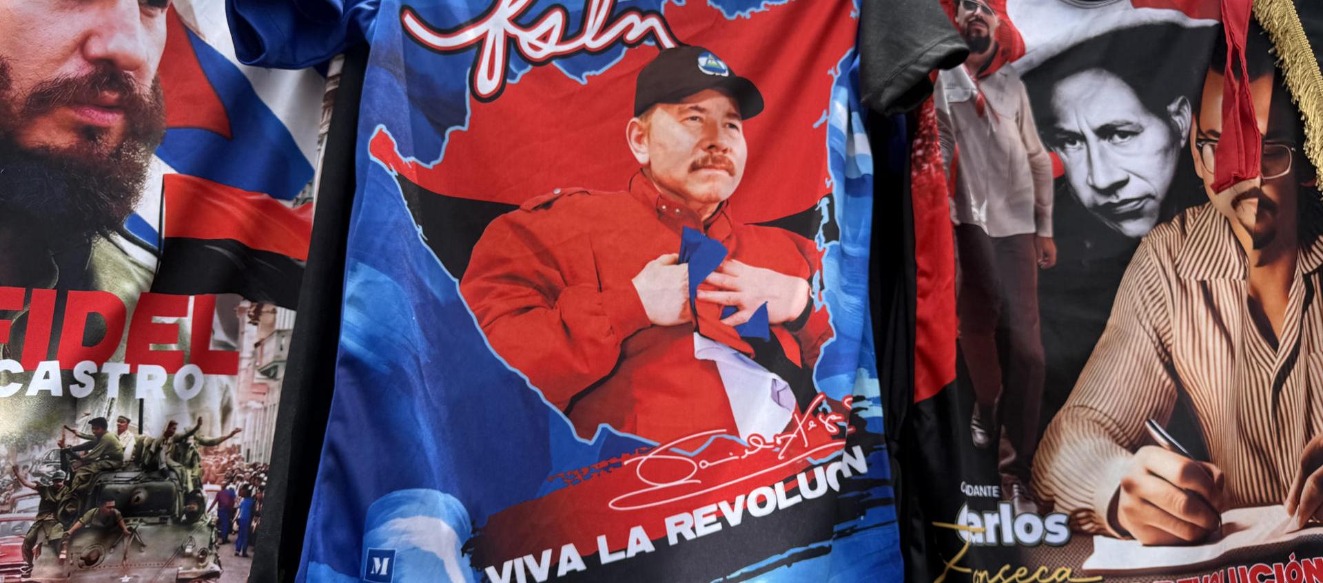Una camiseta estampada con la fotografía de Daniel Ortega. 