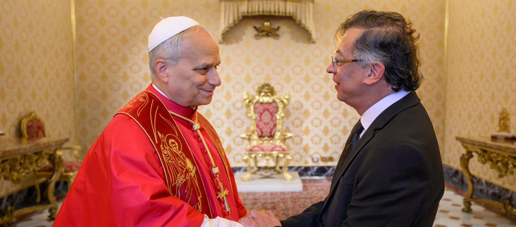 El Papa León XIV y el Presidente Gustavo Petro.