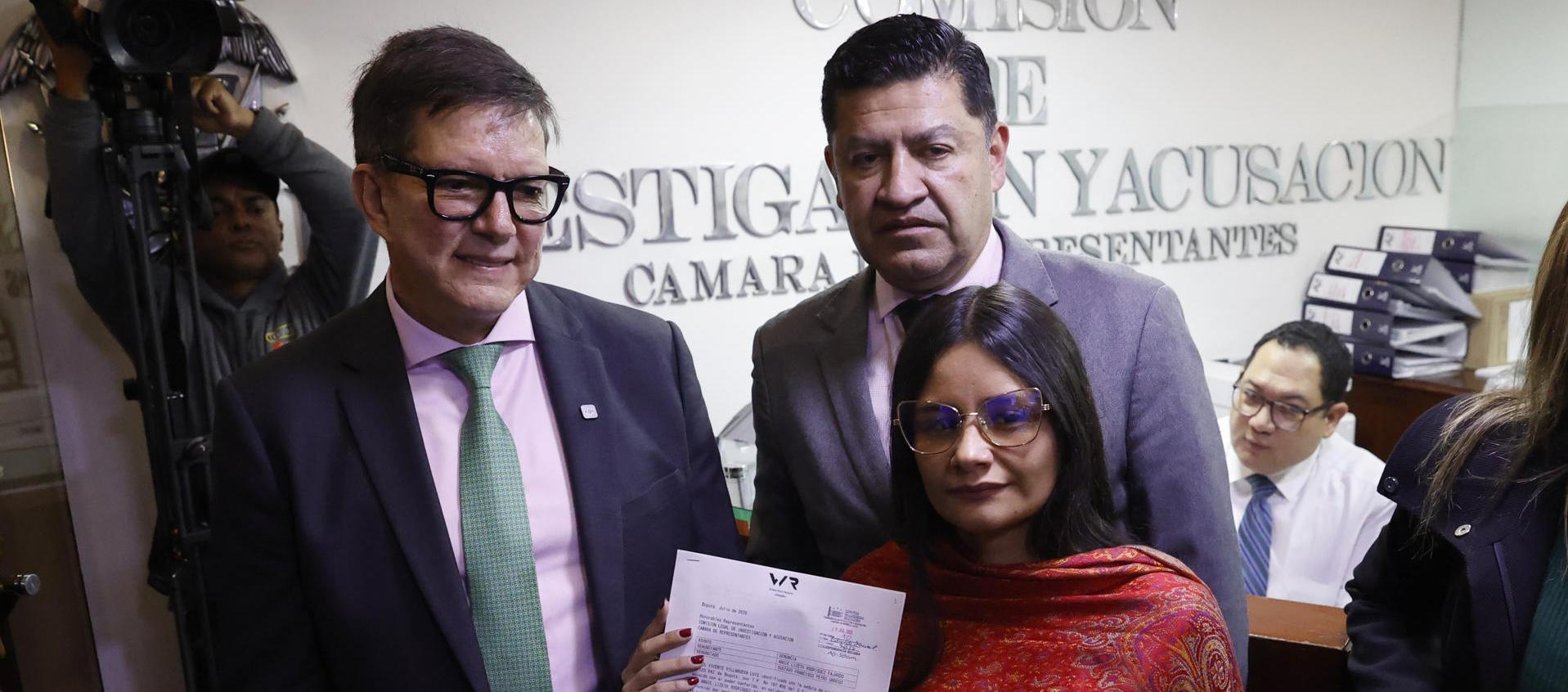 El abogado Wilson Ruiz y Angie Rodríguez.