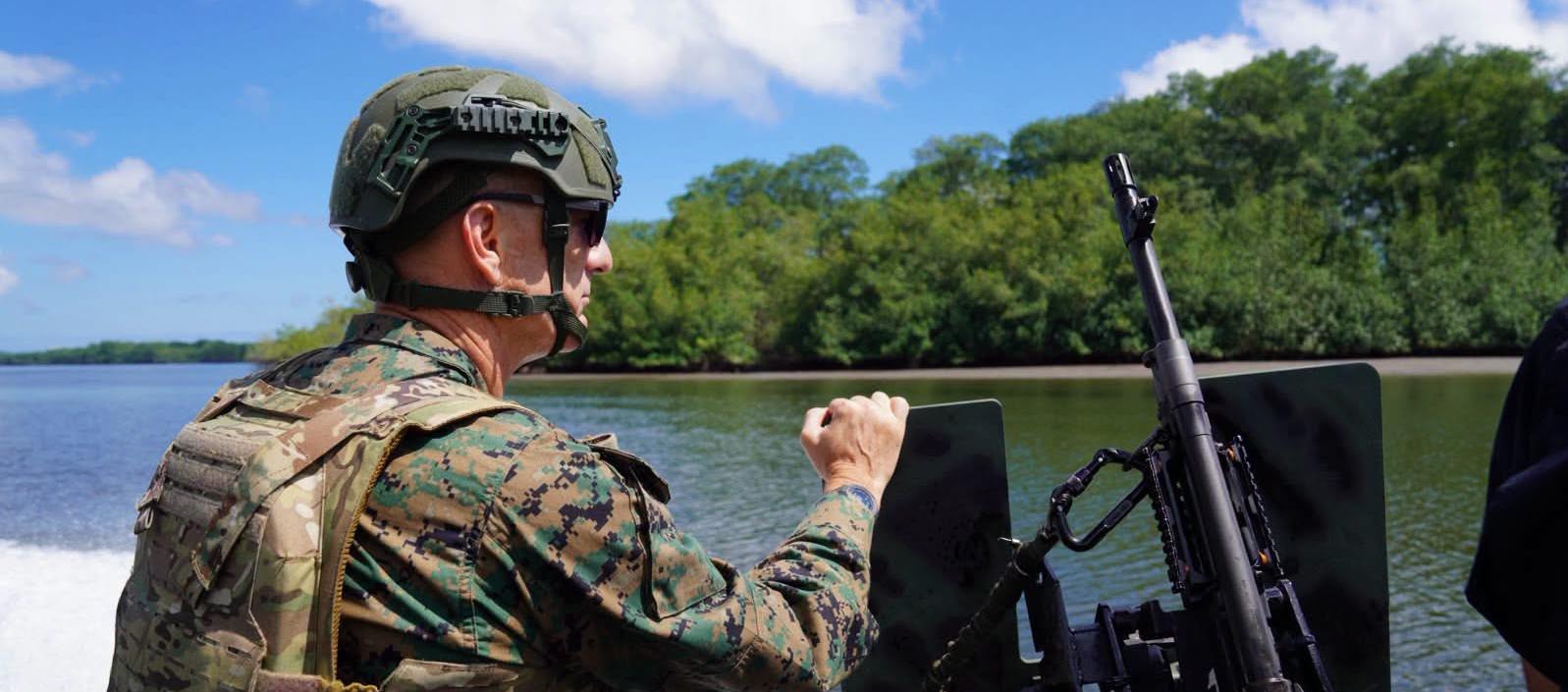 El jefe del Comando Sur de Estados Unidos, Francis L. Donovan, en Ecuador
