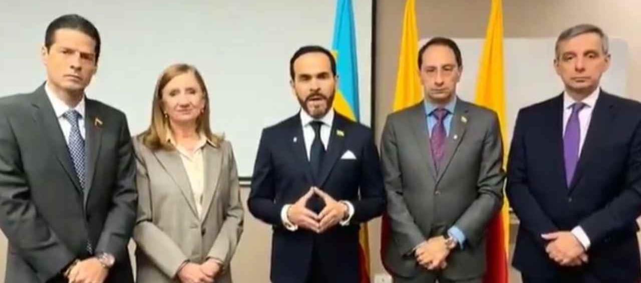 El ministro de Comercio designado, Mauricio Gómez; Anabel González, del BID; el presidente electo, Abelardo De La Espriella; el vicepresidente electo José Manuel Restrepo, el ministro de Hacienda designado, Miguel Gómez Martínez. 